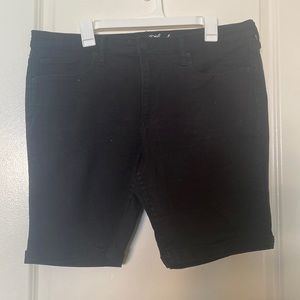 Universal Thread High Rise Bermuda Black Shorts, Size 18 / 34R